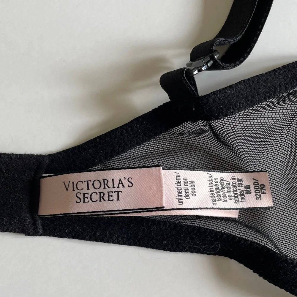 Victoria’s Secret Lace Bra Unlined Demi Underwire Non Padded Bra Black